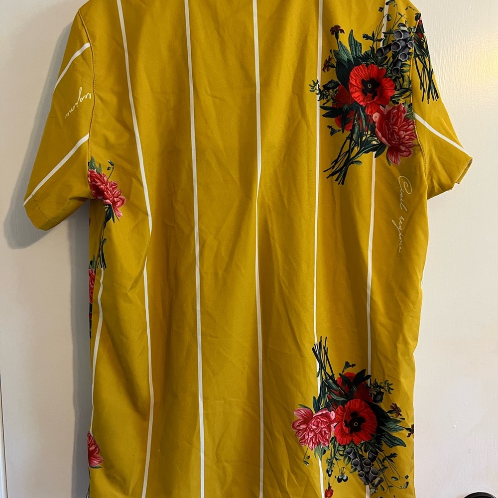 Stylish button up - Picture 4 of 5